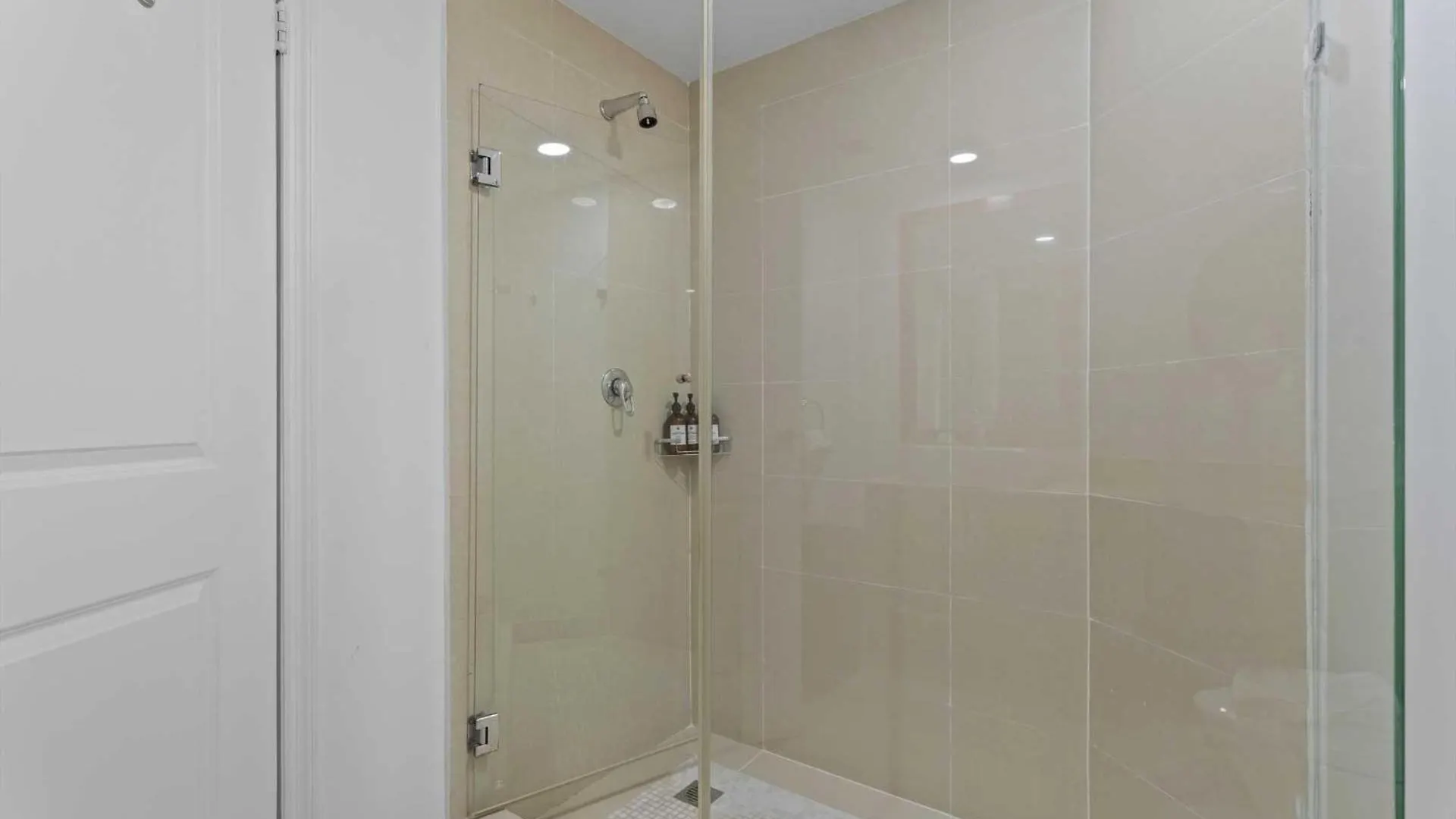 Beachfront -Bella Vista Penthouse 2Br Condo - E523 棕榈滩