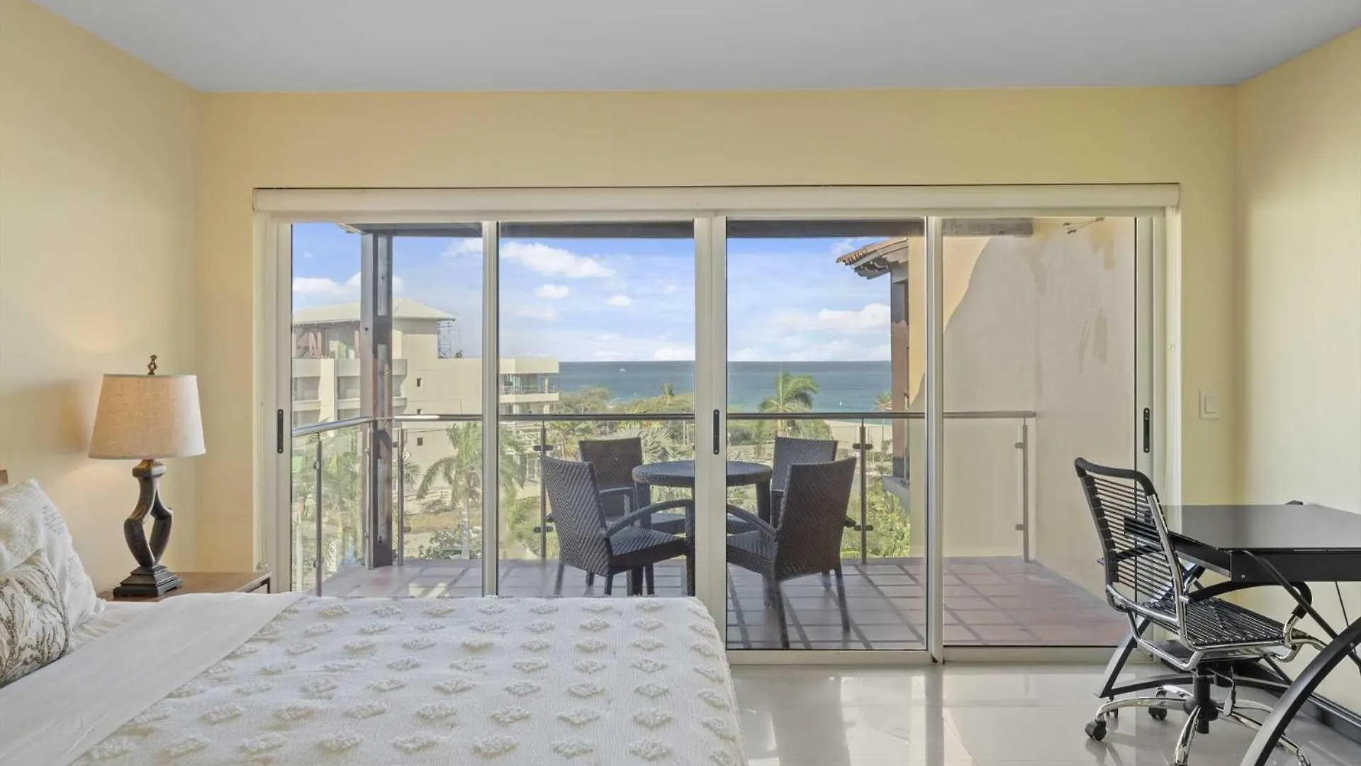 Beachfront -Bella Vista Penthouse 2Br Condo - E523 棕榈滩 0*,