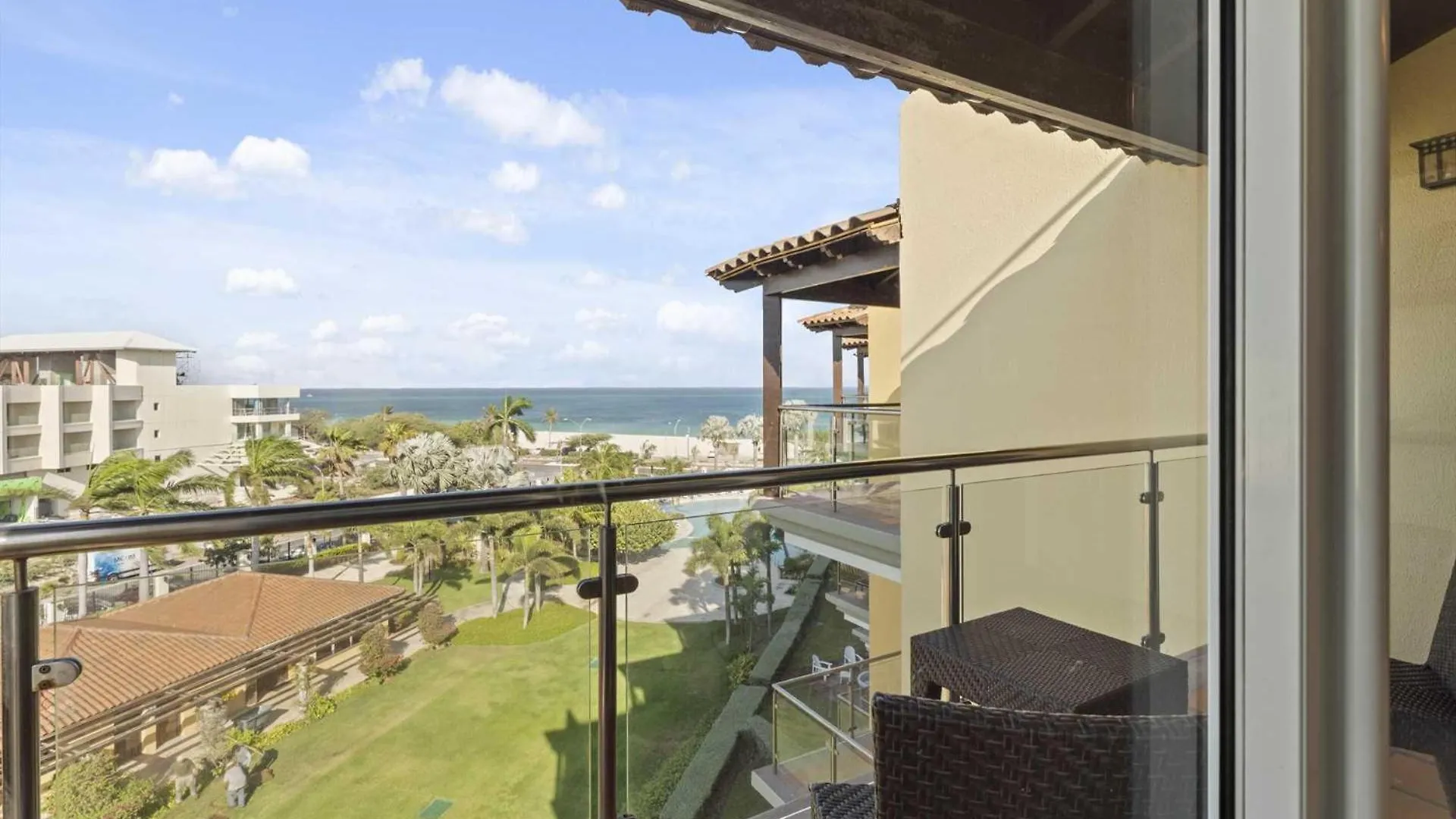 Beachfront -Bella Vista Penthouse 2Br Condo - E523 棕榈滩