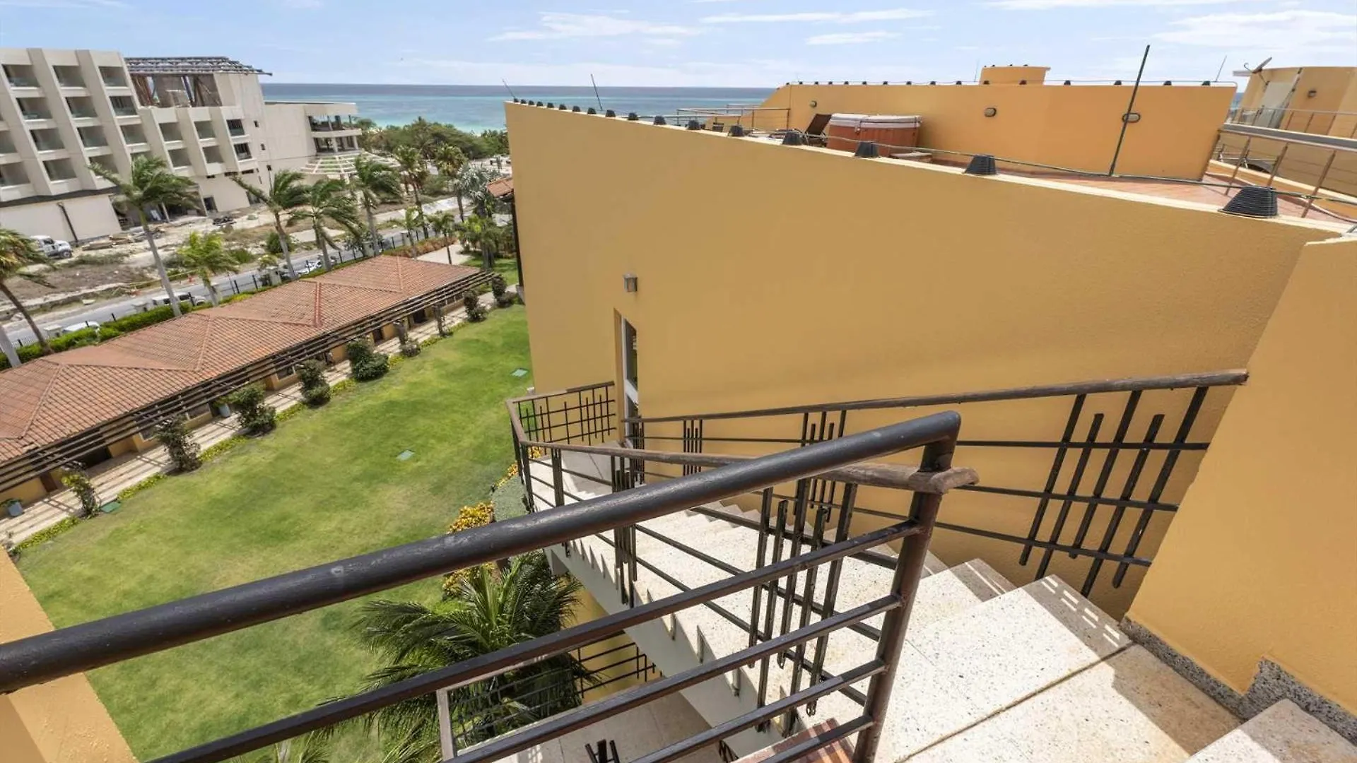 Beachfront -Bella Vista Penthouse 2Br Condo - E523 棕榈滩 0*,  阿鲁巴岛