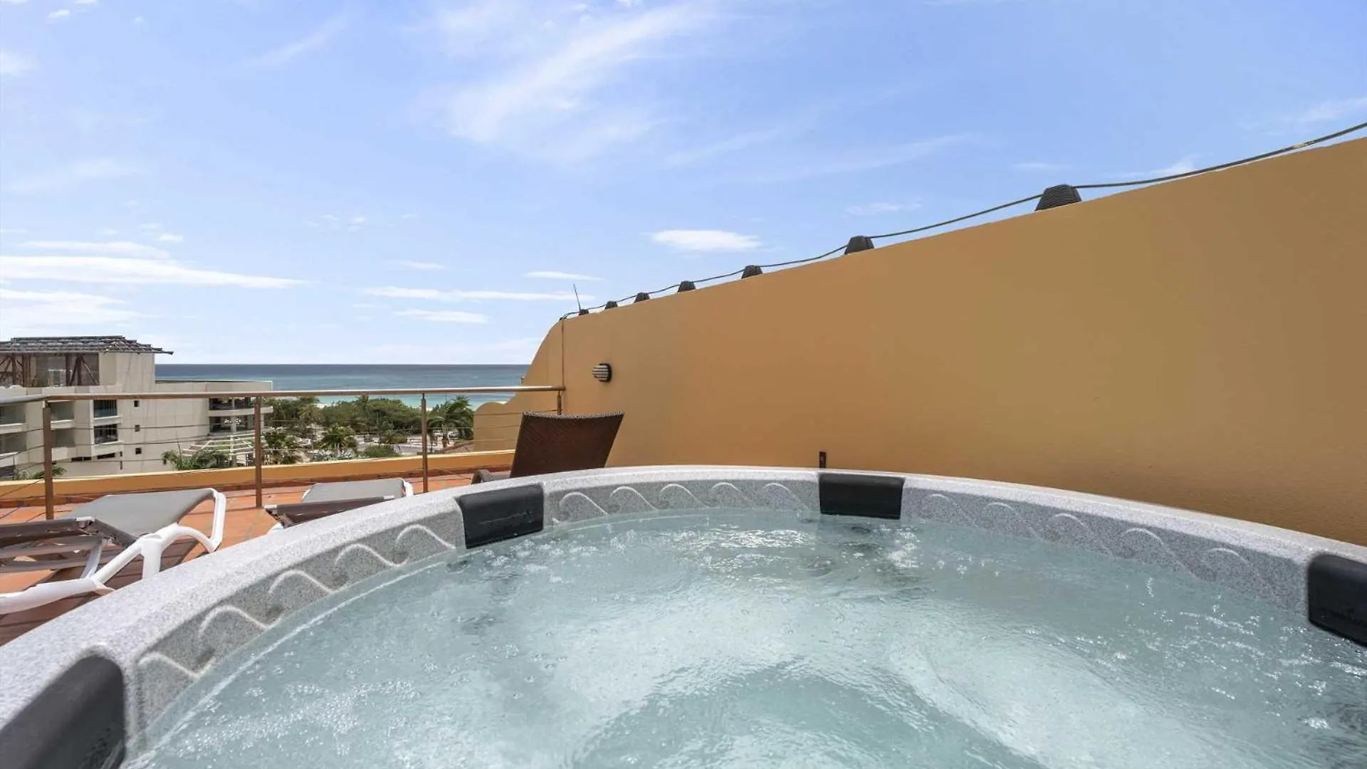 Beachfront -Bella Vista Penthouse 2Br Condo - E523 Palm Beach