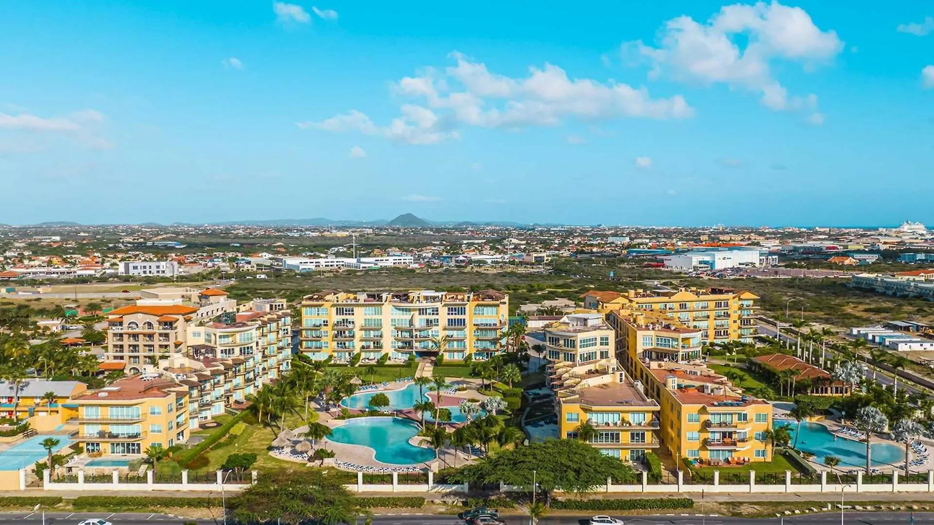 Beachfront -Bella Vista Penthouse 2Br Condo - E523 Palm Beach Semesterbostad