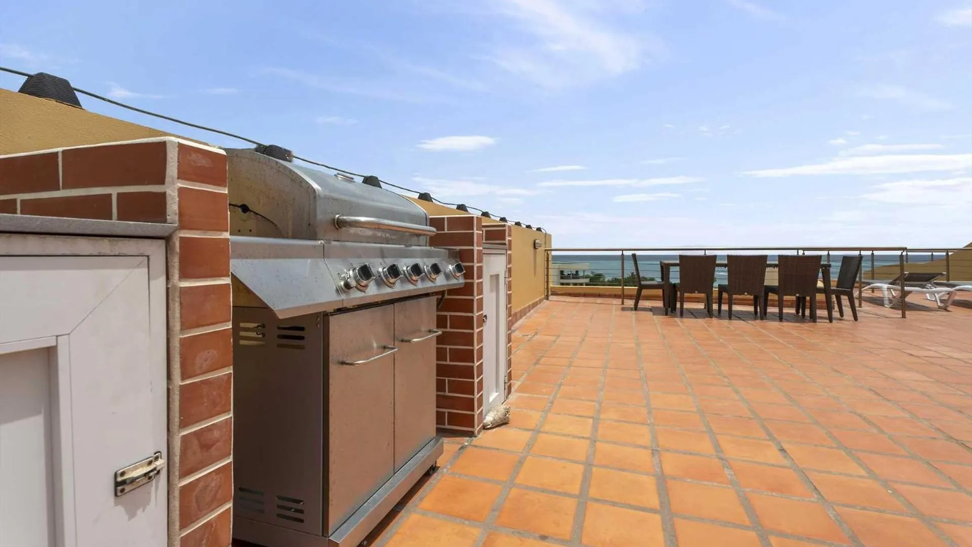 Beachfront -Bella Vista Penthouse 2Br Condo - E523 Palm Beach