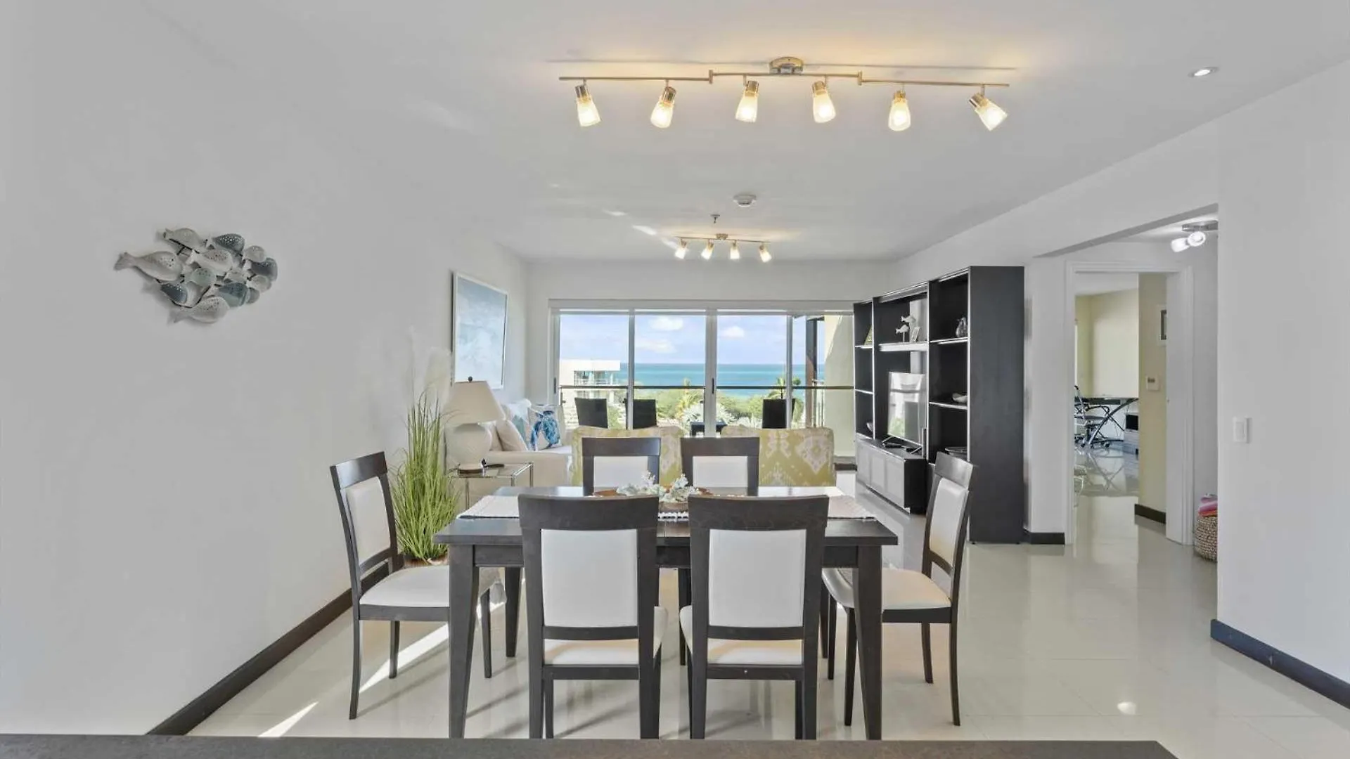Semesterbostad Beachfront -Bella Vista Penthouse 2Br Condo - E523 Palm Beach Aruba