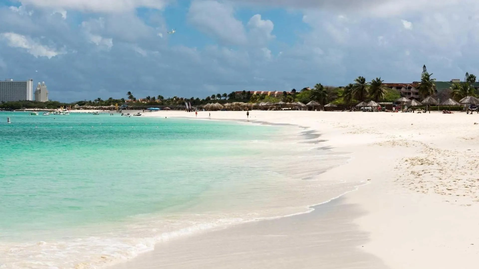 Beachfront -Bella Vista Penthouse 2Br Condo - E523 Palm Beach Semesterbostad